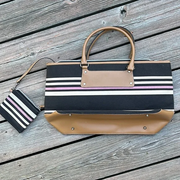 3/$25💜 Victoria’s Secret bag & coin purse. - Picture 2 of 11